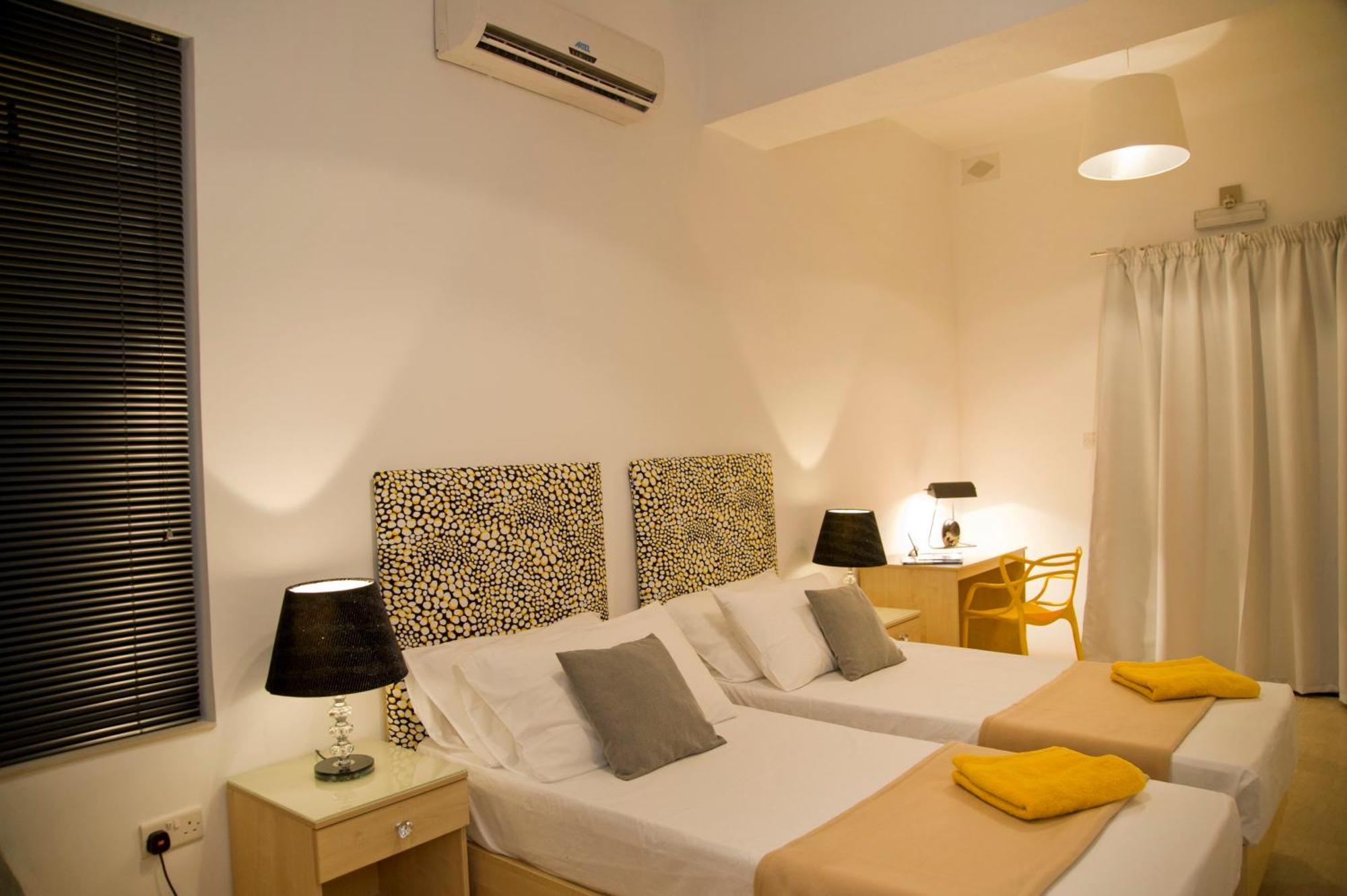 Maltese Balcony Apartment Saint Julian's Bagian luar foto